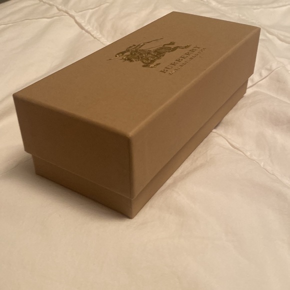 Burberry Glass Box - Picture 3 of 4